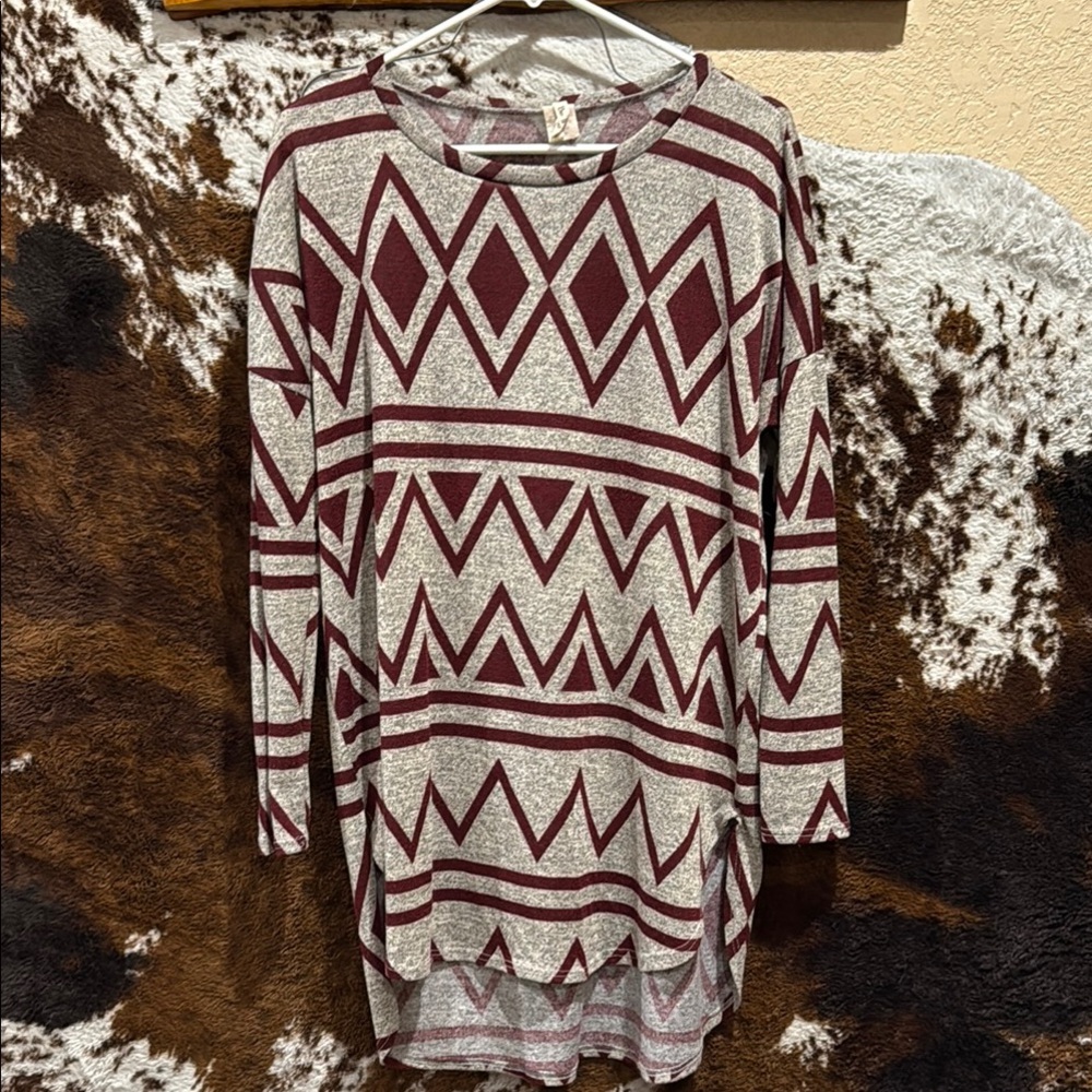 Beeson River Burgundy and Gray Geometric Top